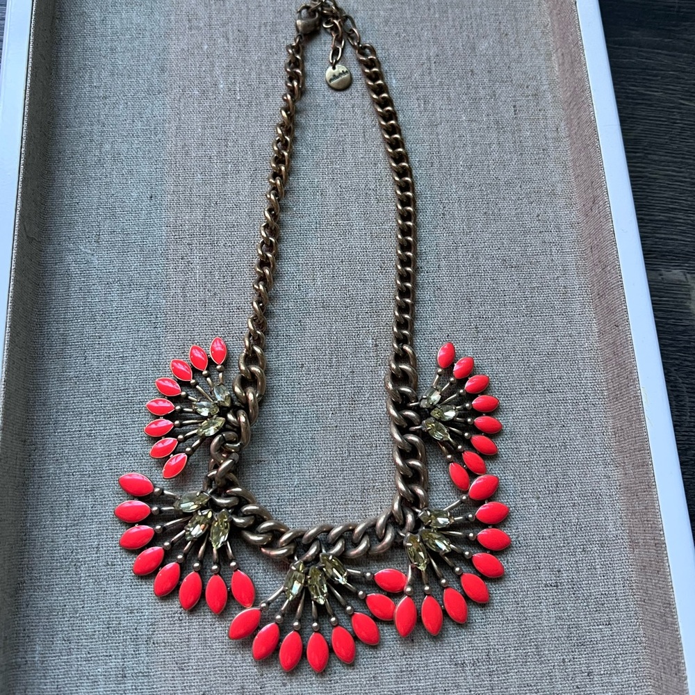 Stella & Dot Coral Cay necklace